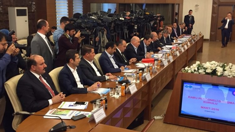 PKK'ya toz kondurmadan salondan kaçtılar