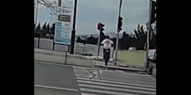 Keşke bunu yapmasaydın! Motosikletlinin feci ölümü kamerada