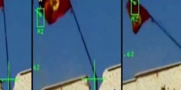 Keskin nişancı PKK paçavrasını böyle indirdi!