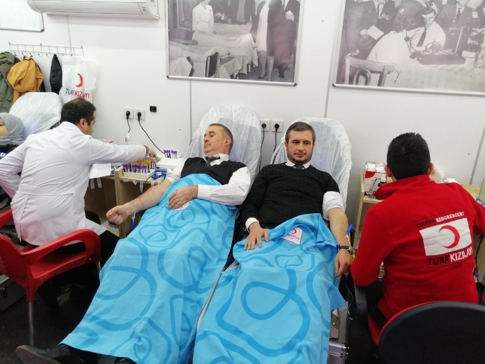 Kesmekaya ile Uzun’dan üniversite öğrencisi Samet için kan bağışı 