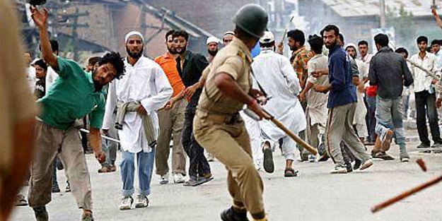 Keşmir'de isyan büyüyor: 16 ölü