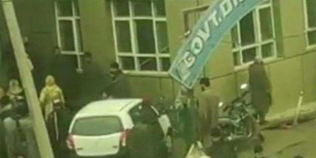 Keşmir'de okulda patlama: 25 yaralı!