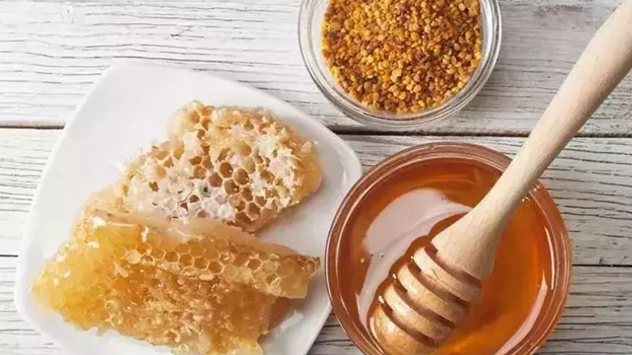 Keten tohumu ve balla karıştırın! Günlük 3 kez yeter: Saçları rapunzel gibi uzatıyor, tam bir şifa kaynağı!