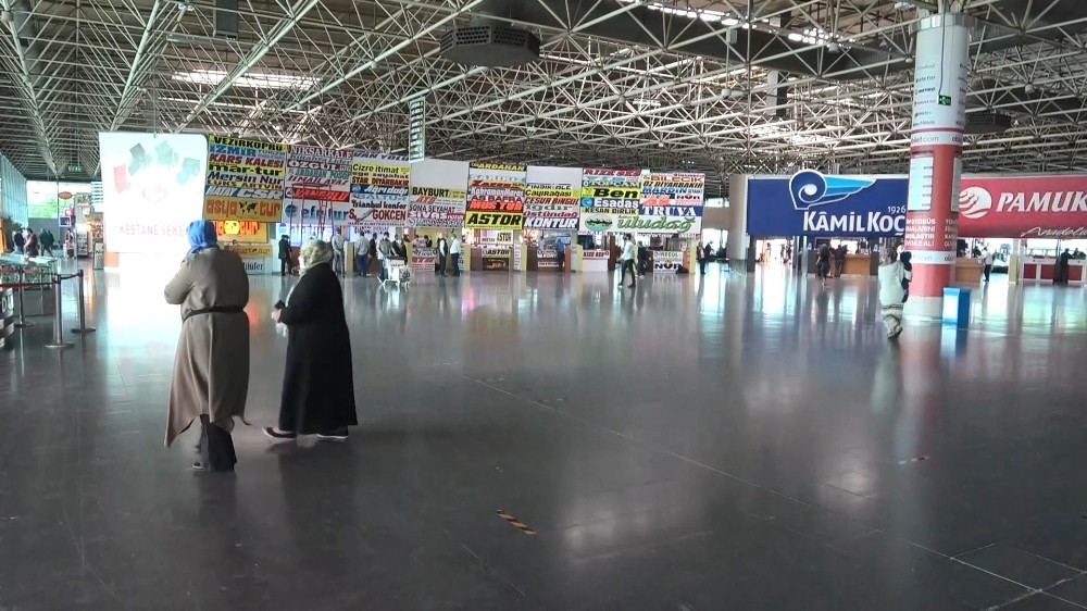 Keyfî yolculuklar olmayınca otobüs terminali ilk gün boş kaldı 
