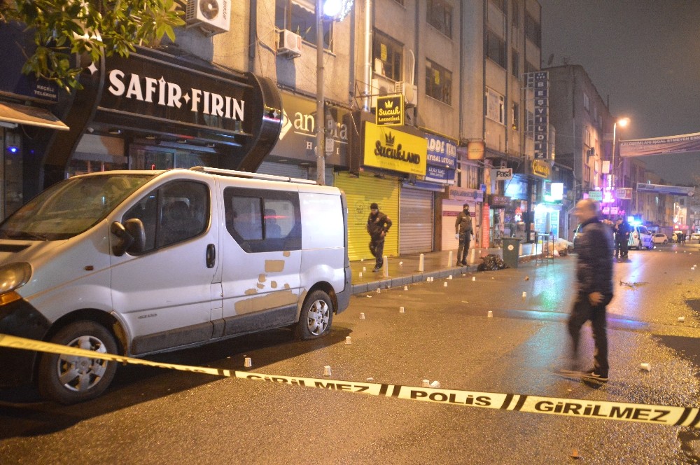Kâğıthane’de bir iş yerine silahlı saldırı: 3 kişi yaralandı 