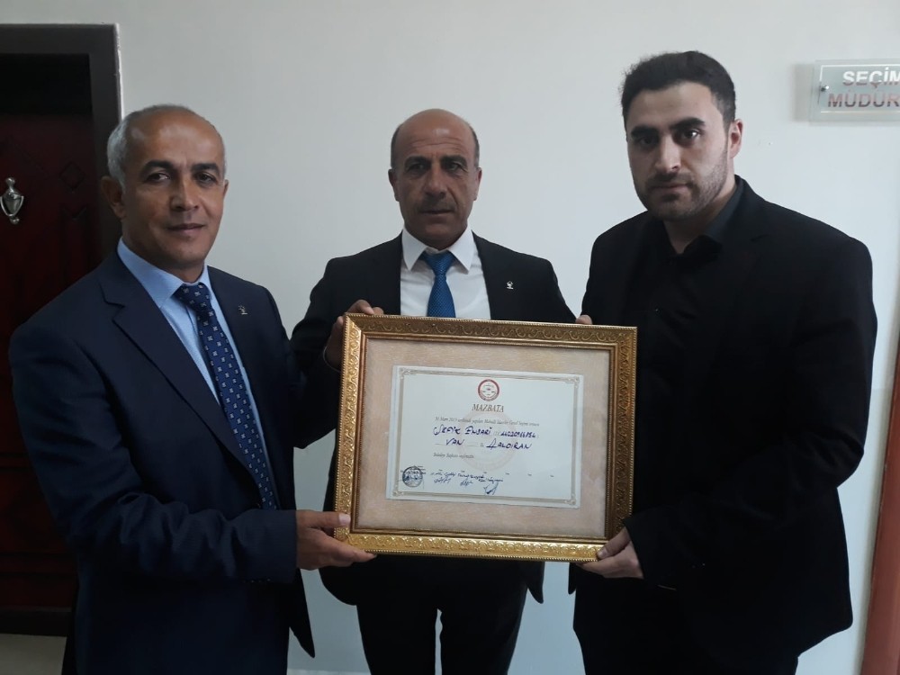 KHK’lı adayın yerine mazbata alan AK Parti’li göreve başladı 