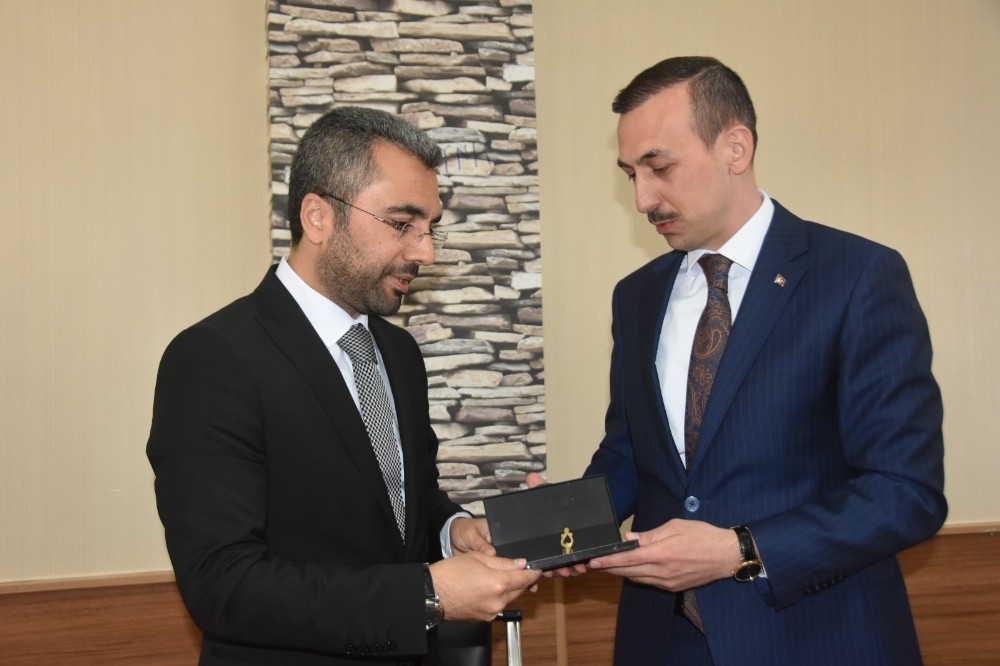 KHK’lı adayın yerine mazbata alan AK Parti’li Say, göreve başladı 