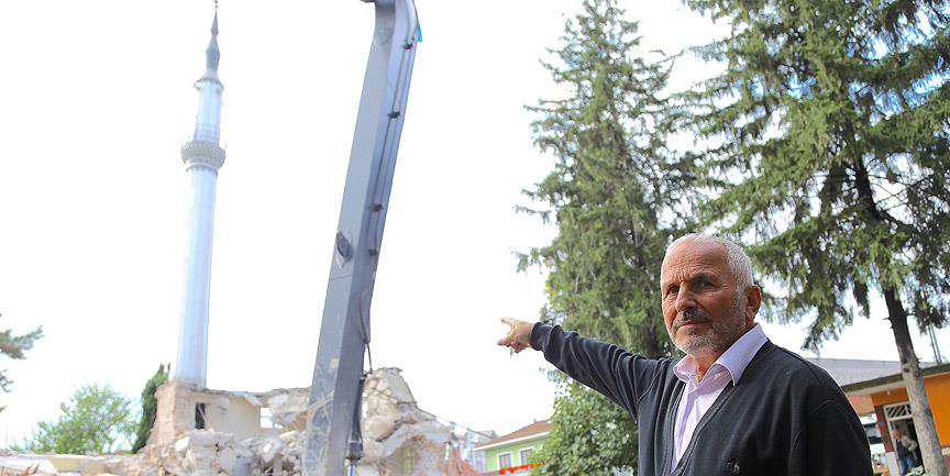 Kıblesi yanlış yapılan cami...