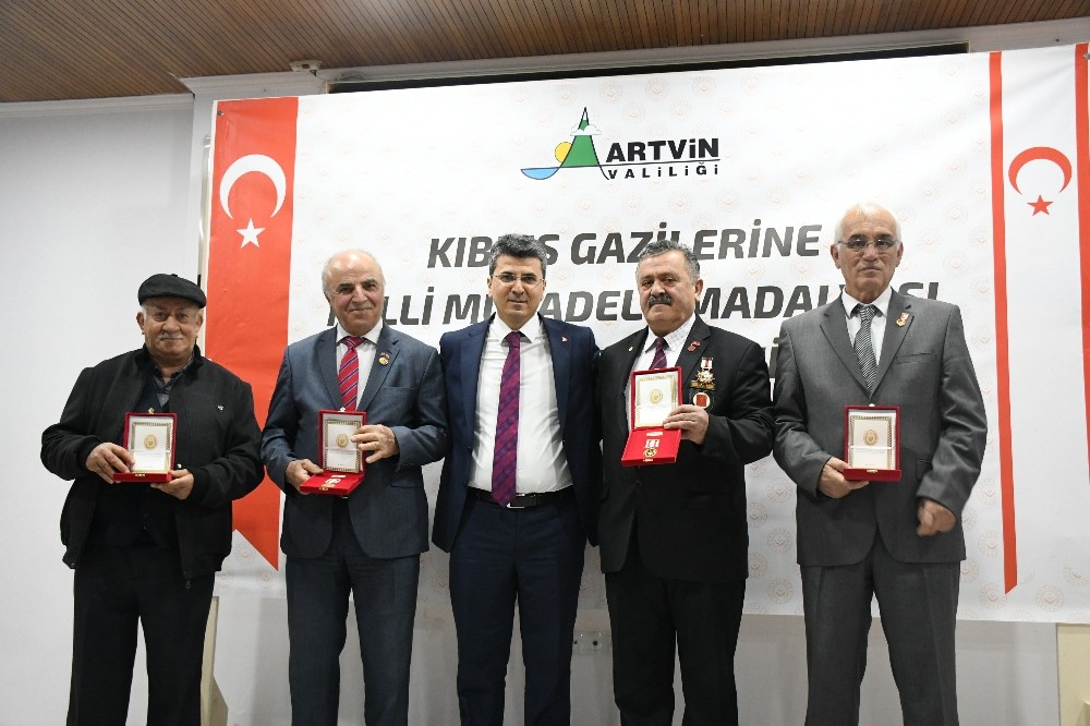 Kıbrıs Barış Harekatı’na katılan 28 gaziye madalya verildi 