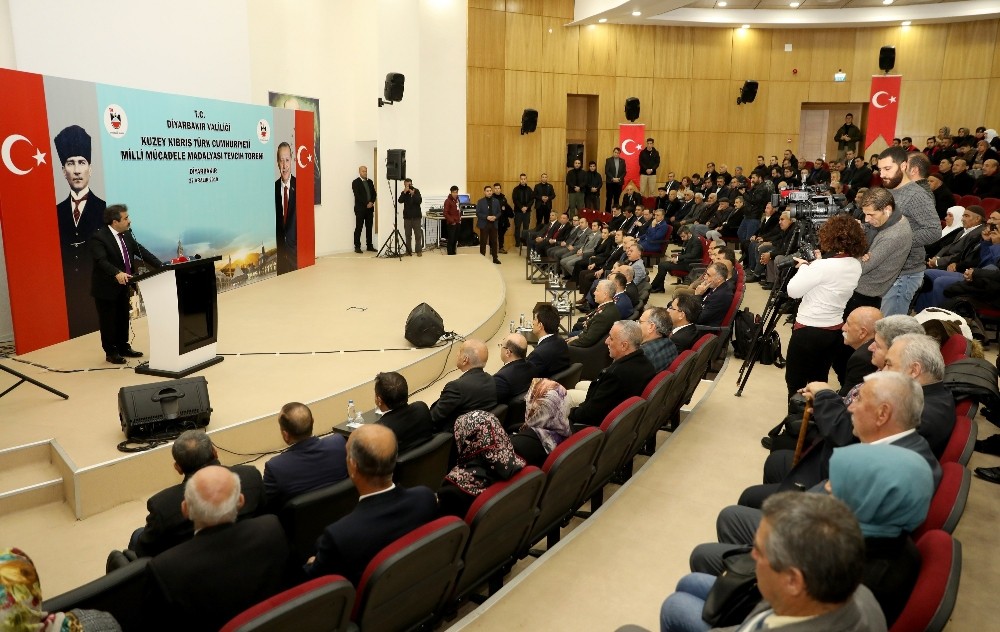 Kıbrıs gazileri madalyalarını aldı 