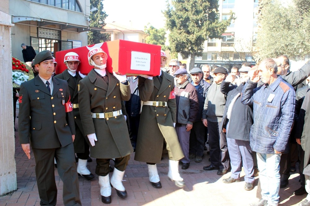 Kıbrıs gazisi son yolculuğuna uğurlandı 