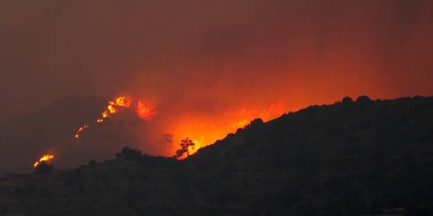 Kıbrıs Rum kesimindeki yangın kontrolden çıktı!