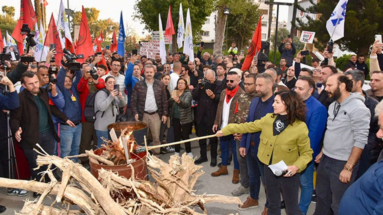 Kıbrıs'ta İslam düşmanlığı Kemalizm eliyle ayyuka çıktı! 'İslam’ı İstemiyoruz'