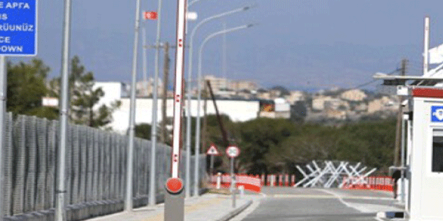 Kıbrıs’ta kapıların açılmasıyla geçiş çılgınlığı! 4 saatte, 3 bin 649 kişi giriş-çıkış yaptı