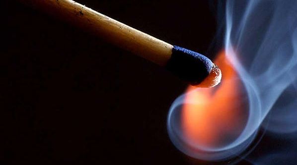 Kibritle oynayan çocuklar bodrumu yaktı