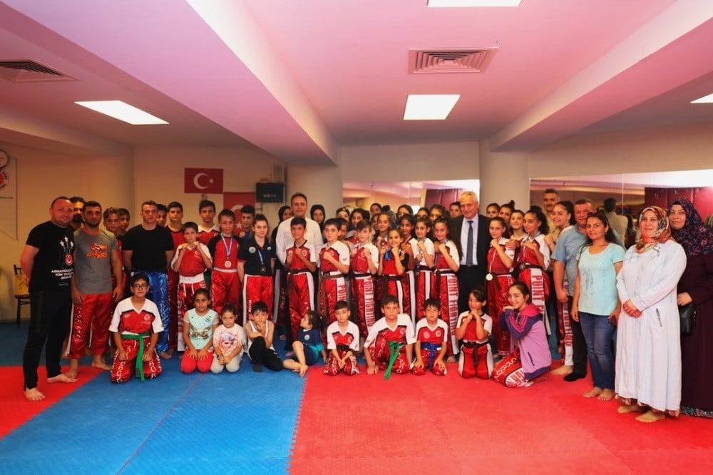 Kick boks sporcularına sürpriz moral ziyareti 
