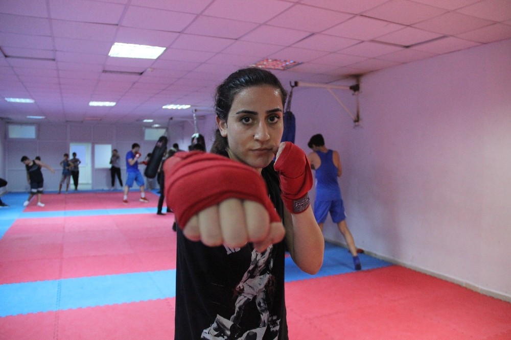 Kick Boksçu Gizem’in yeni hedefi, Avrupa şampiyonluğu 