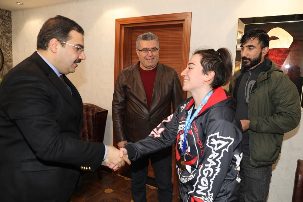 Kick boksçular Canpolat ile bir araya geldi 