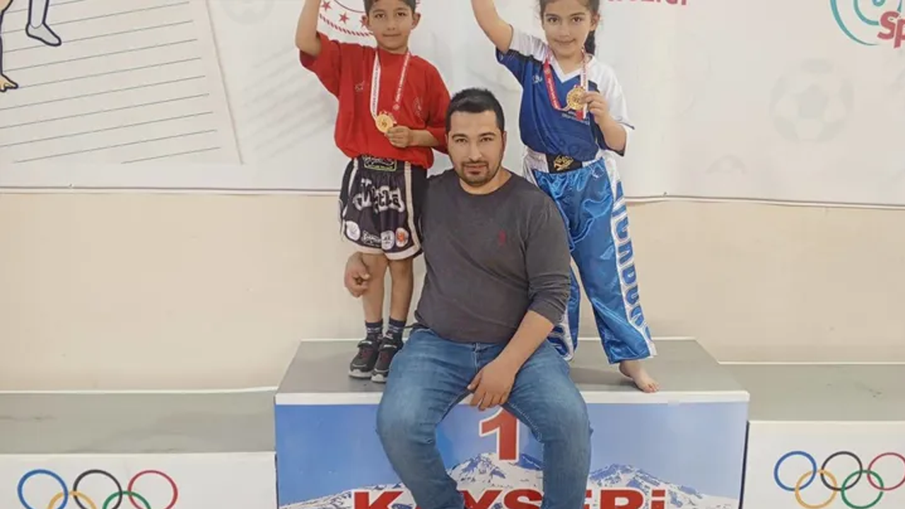 Kickbox şampiyonları başarılarını Gazze'ye armağan ettiler!