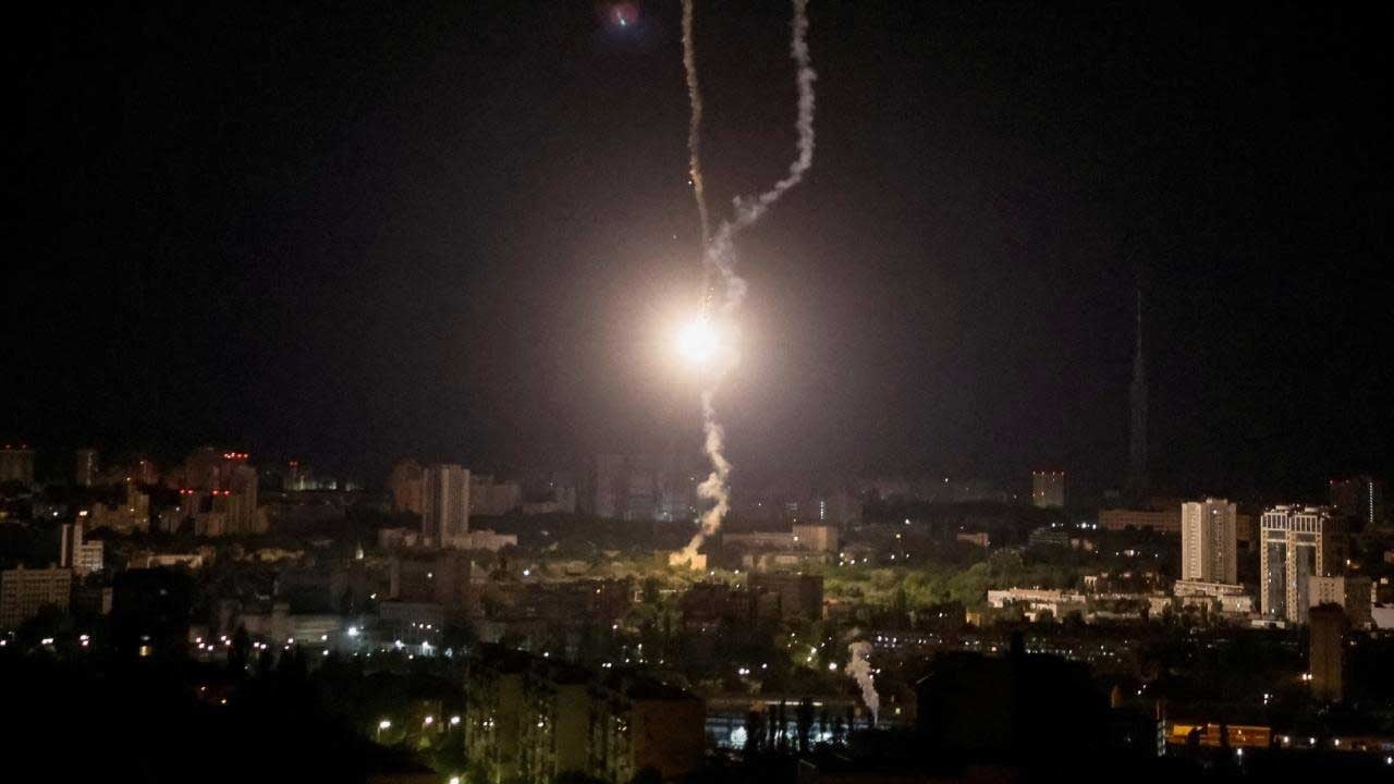 Kiev ağır saldırı altında! Balistik füzelerle vuruluyor