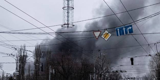 Kiev'de televizyon kulesi vuruldu: Ölüler var