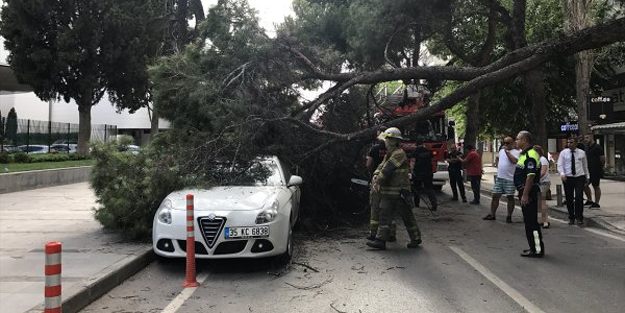Kıl payı kurtuldu! Aracını terk ettiği an...
