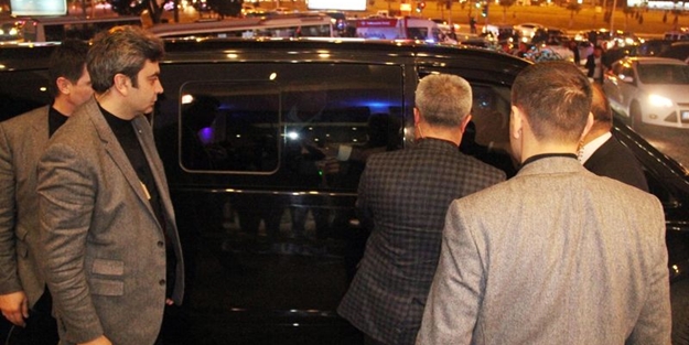 Kılıçdaroğlu aracında kilitli kaldı!