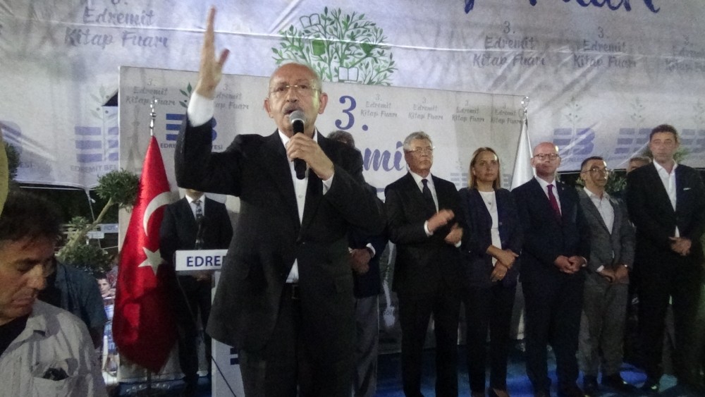 Kılıçdaroğlu, Burhaniye Kültür, Sanat Festivali ve 3 Edremit Kitap Fuarı’na katıldı 