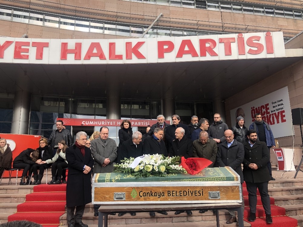 Kılıçdaroğlu CHP’li danışman Coşkun için düzenlenen törene katıldı 