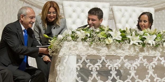 Kılıçdaroğlu CHP'nin kurultay salonundaki düğüne katıldı