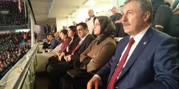 AK Partililer CHP kurultayını terk etti