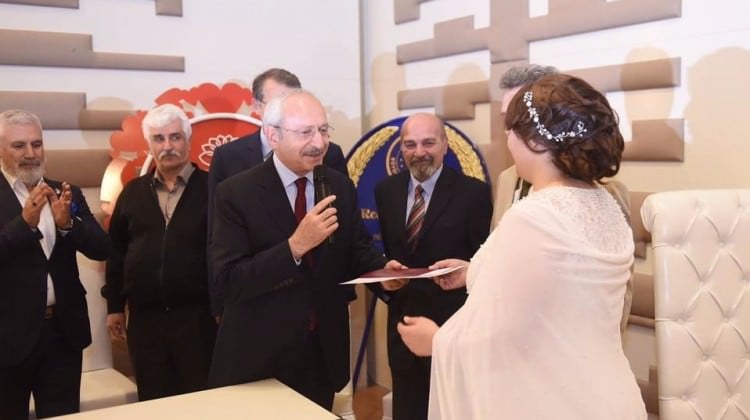 Kılıçdaroğlu nikahta bile 'evet' diyemedi