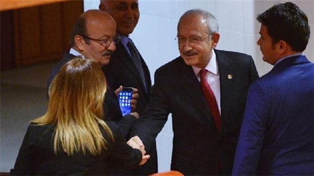 Kılıçdaroğlu o isimle tokalaştı