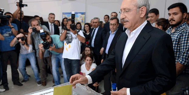 Kılıçdaroğlu oy kullanmayı başardı