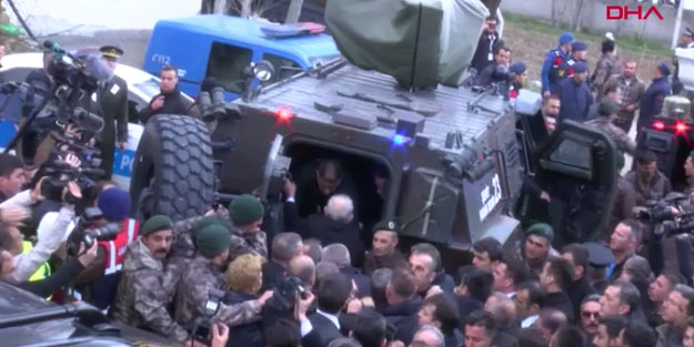 Kılıçdaroğlu sığındığı evden böyle çıkartıldı! Hulusi Akar bir an yalnız bırakmadı