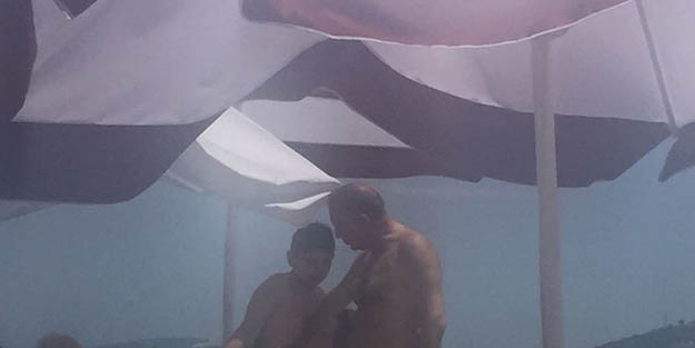 Kılıçdaroğlu 'Tatil yok' dedi: Tekin soluğu plajda aldı