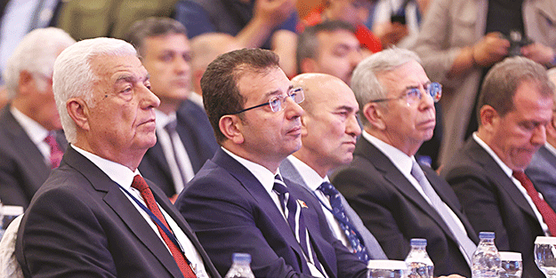 Kılıçdaroğlu ve avanesi darbeyi lanetleyemedi, şehitleri anamadı! CHP dün neyse bugün de o
