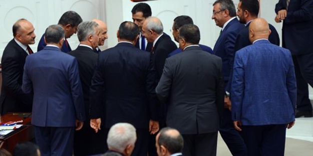 Kılıçdaroğlu ve Bahçeli TBMM’de sohbet etti