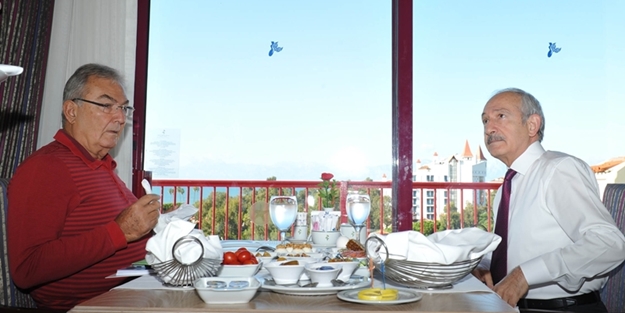 Kılıçdaroğlu ve Baykal kahvaltıda buluştu