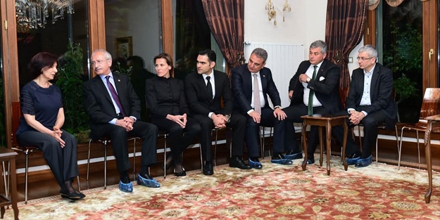 Kılıçdaroğlu'dan galoşla ev ziyareti