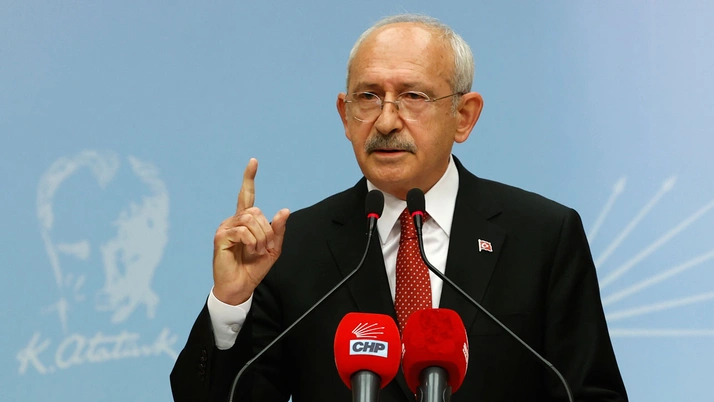 Kılıçdaroğlu'na başörtüsü fikrini veren isim şok etti! "Afedersiniz, kıçıyla gülmüştür"