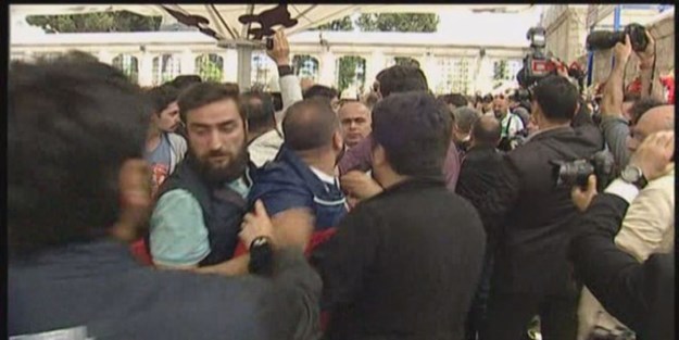 Kılıçdaroğlu'na cenaze töreninde kurşun çekirdeği