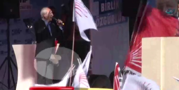 Kılıçdaroğlu'na Gaziantep'te ayakkabı fırlattılar