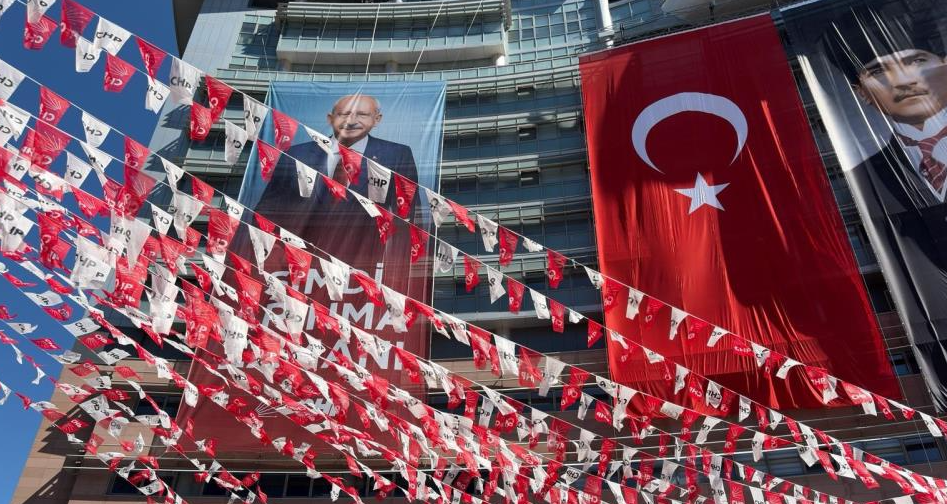 Kılıçdaroğlu’ndan adaylık sinyali: Genel merkezdeki afişlerde dikkat çeken detay