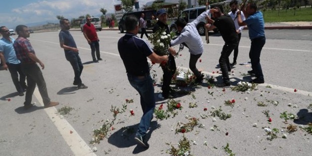 Kemal Kılıçdaroğlu'nun şehit cenazesine gönderdiği çelengi parçaladılar