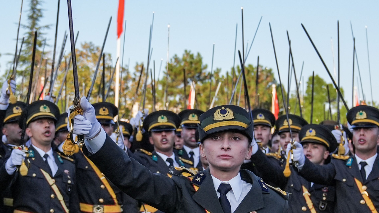 Kılıcı kokteyl kürdanı sanmışlardı: Kılıçla yemin eden darbe heveslileriyle ilgili karar günü!