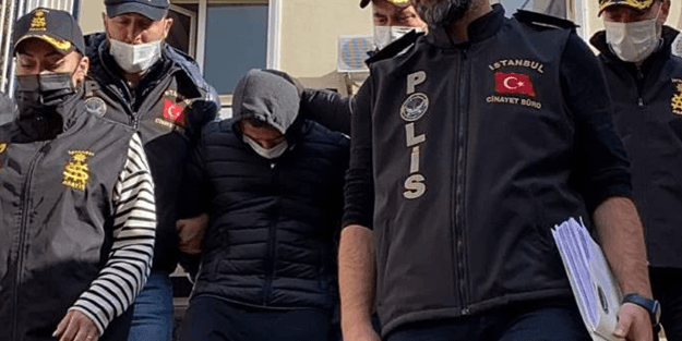Kılıçlı katil polisi görünce bakın ne yapmış!