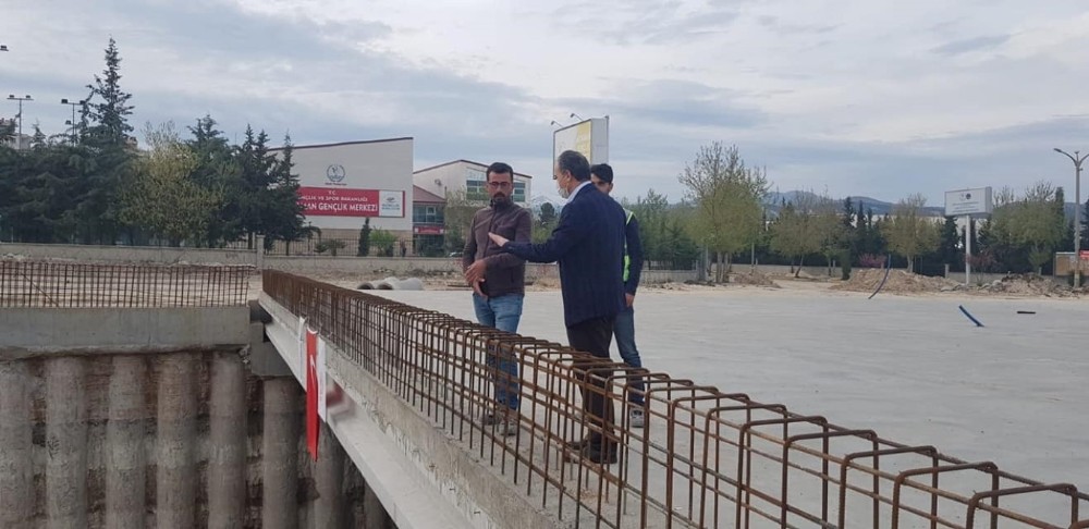 Kılınç devam eden köprülü kavşak çalışmalarını inceledi 