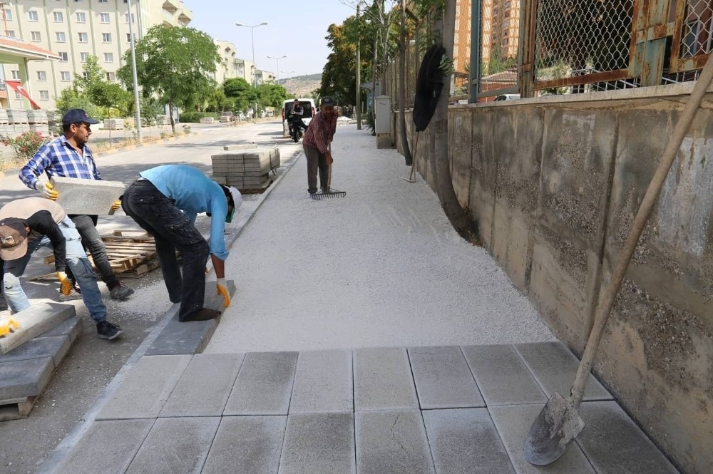 Kilis Beledisinin kaldırım çalışmaları sürüyor 