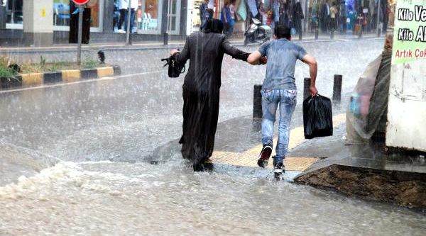 Başkent’te ev ve iş yerlerini su bastı